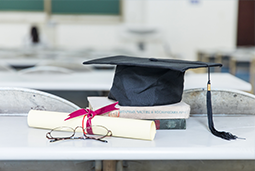 春招“黄金档”来袭：应届生看重落户政策 有企业招聘人数增五成