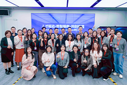 走进标杆现场，共探AI转型——DDpay钱包国际携手企业高管参访埃森哲智能运营中心